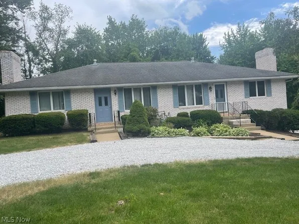 6218 Island Dr NW, Canton, OH 44718