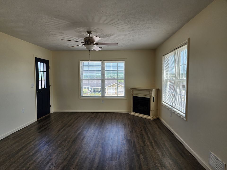 1st image of 109 Deer Ln #109