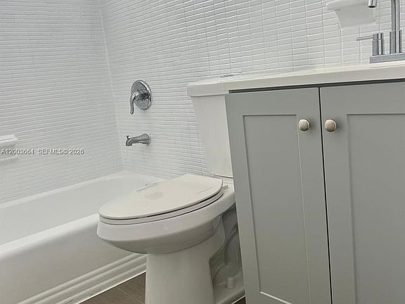 5th image of 740 Michigan Ave APT 10