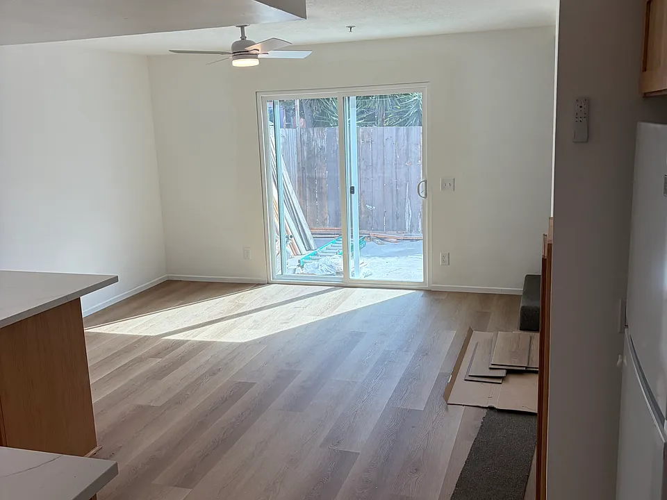 492 W Los Angeles Dr