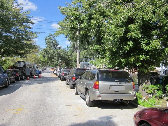 5th image of 11525 122nd St