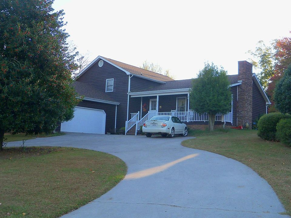 1st image of 3886 Clairmont Dr NE