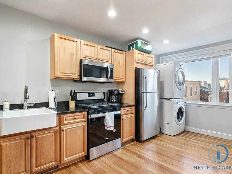 24 Thomas Park #2 — Photo 4