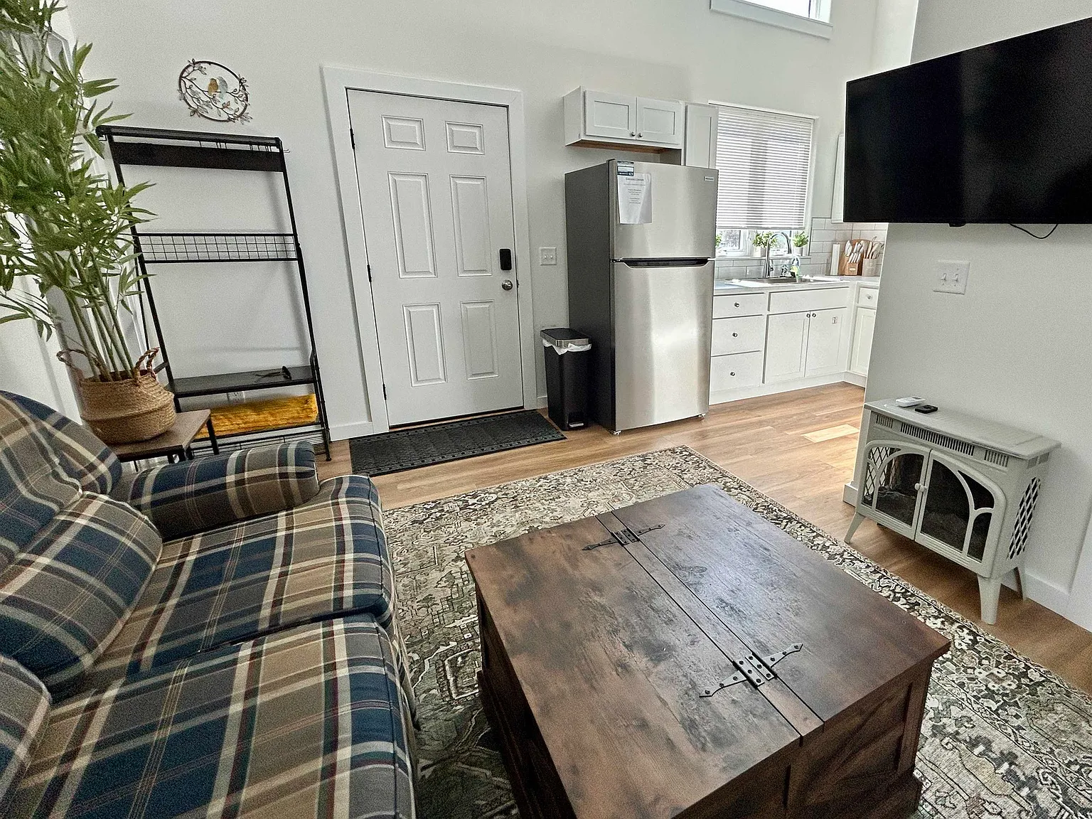 1 bed, 392 sqft, $1,300 — Photo 3