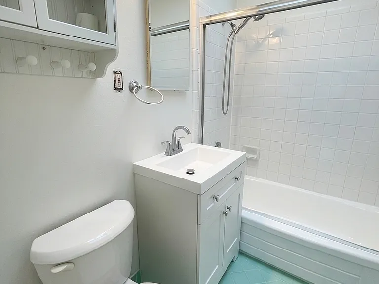 1730 Filbert St #204 — Photo 6