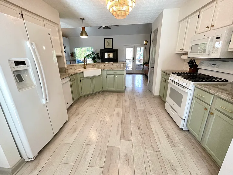 1109 Ashbury Dr — Photo 9