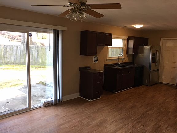 full dining/kitchen