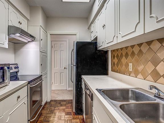 5th image of 6306 Diamond Head Cir APT 101