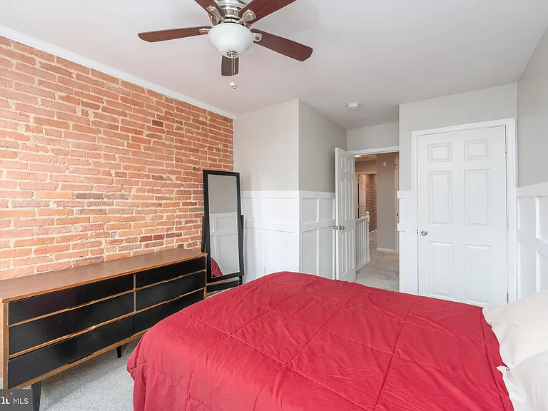 1825 Light St — Photo 14