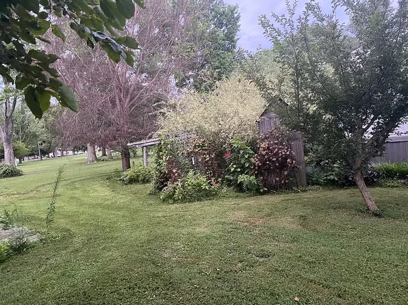 407 W Baltimore St, Flat Rock, IL 62427