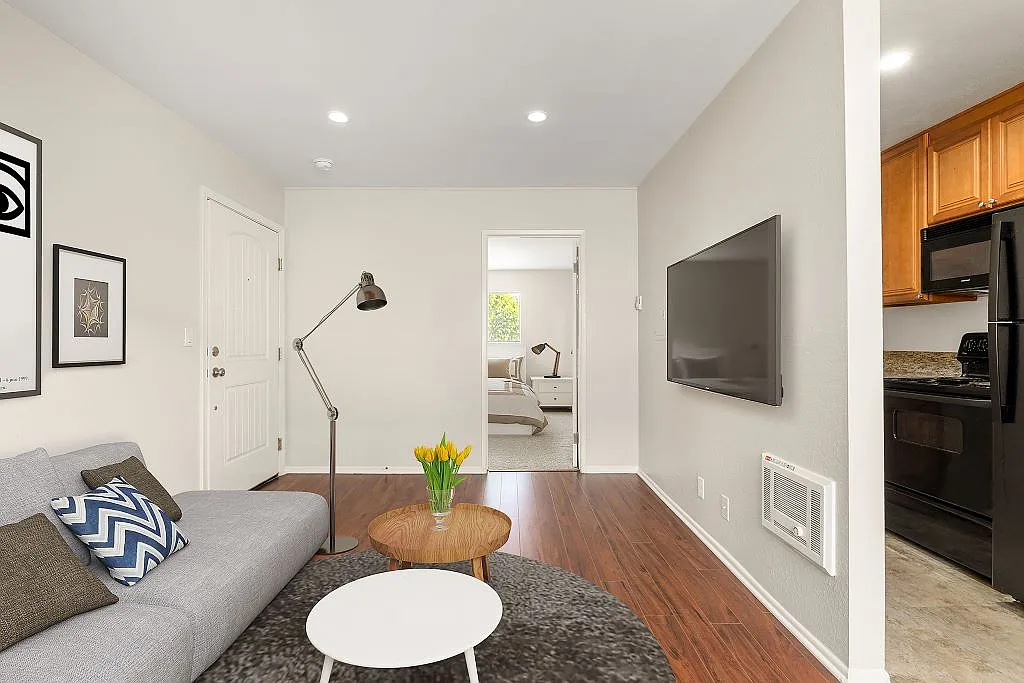 Topanga Canyon Apartments — Photo 1