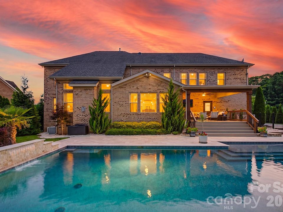1st image of 3083 Twin Lakes Dr