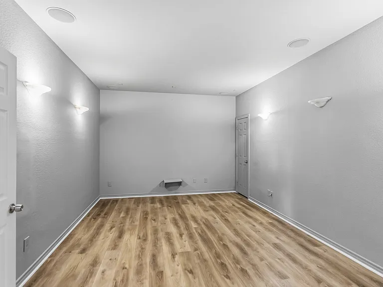 807 Clear Water Dr — Photo 27