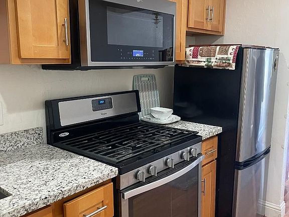 4th image of 15437 Stratford Dr