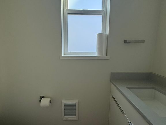 4th image of 2212 Emerson Dr #1