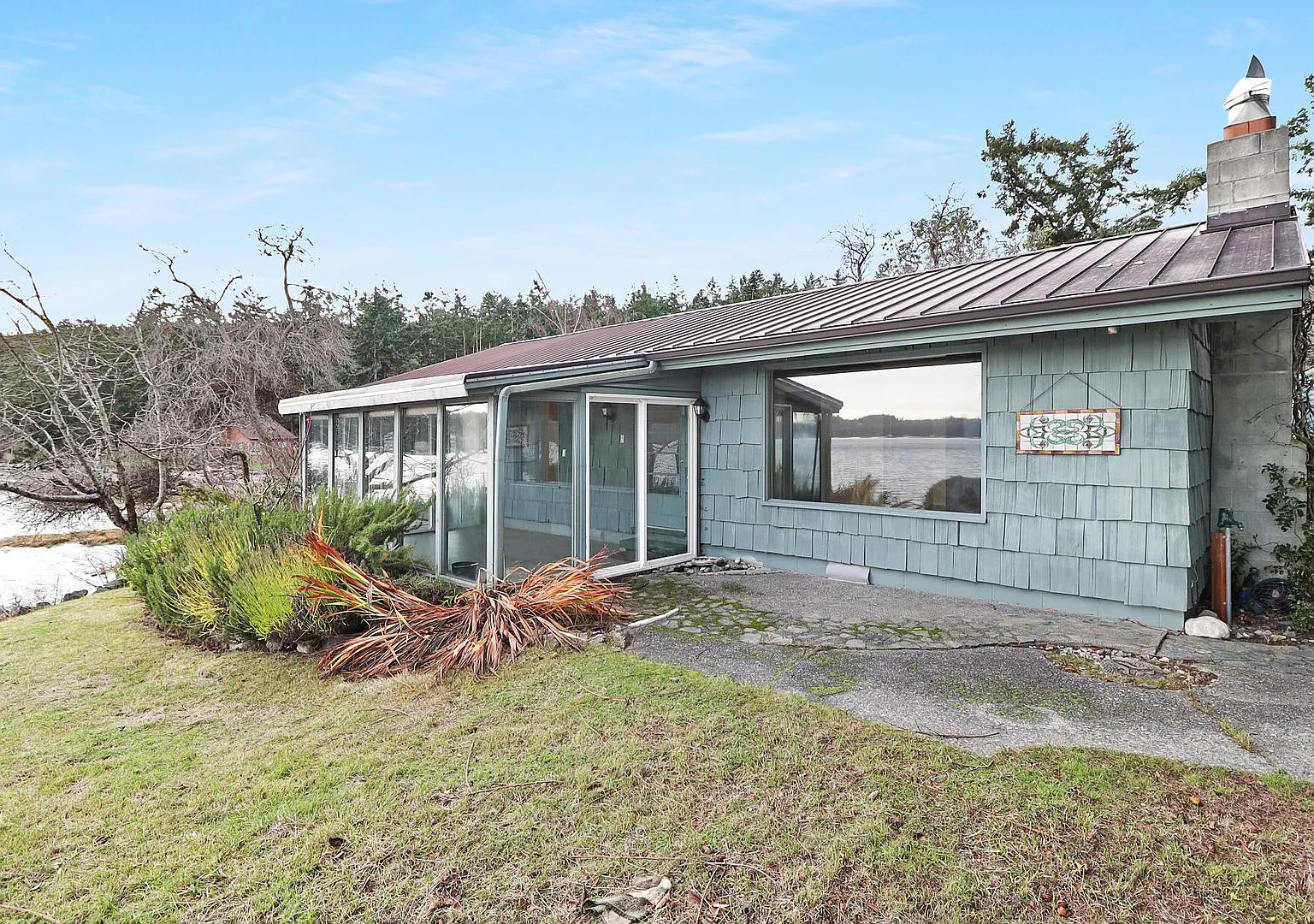 Coupeville - Beachfront Walkout - Amazing Views - 2 Bed 1.5 Bath — Photo 2