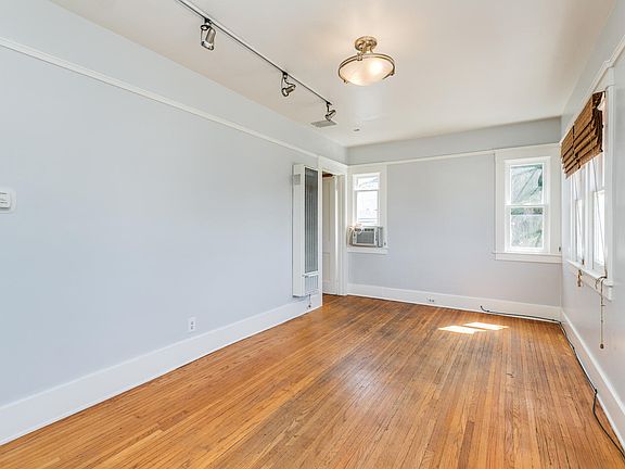 4th image of 873 Poinsettia Pl #B