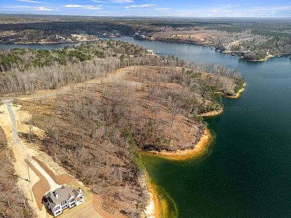 3rd image of 168 Country Rd