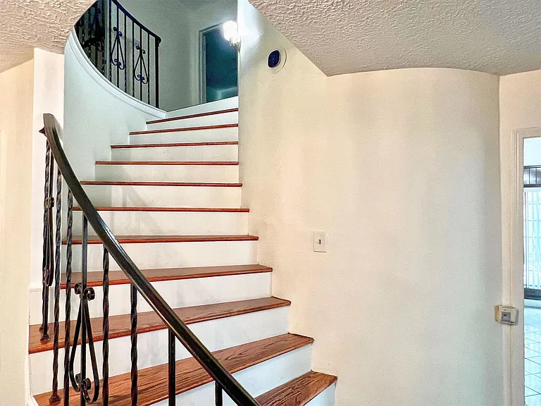 16902 Summit Oaks Ln — Photo 17