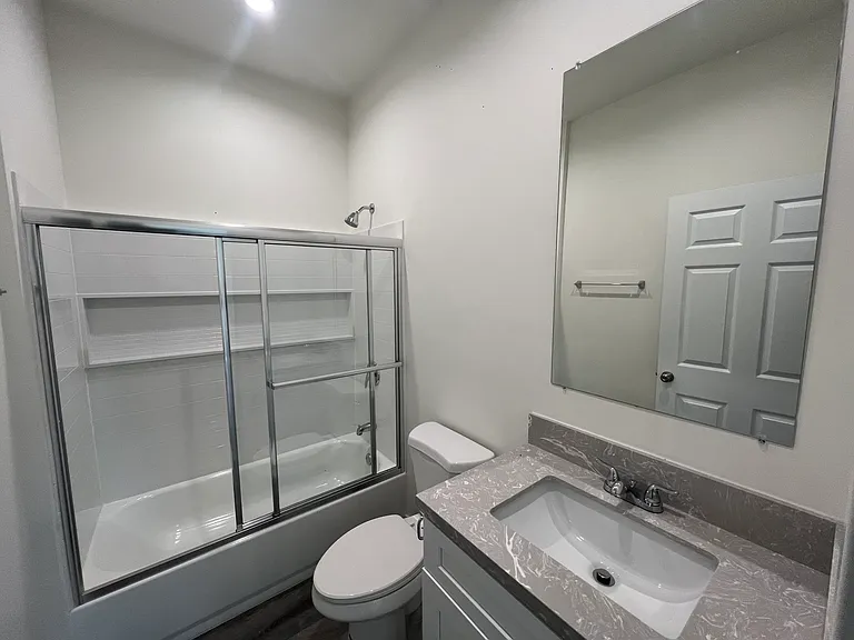 11616 Hamlin St — Photo 27