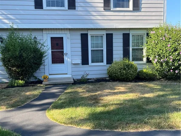11 Springwood Dr, Webster, NY 14580