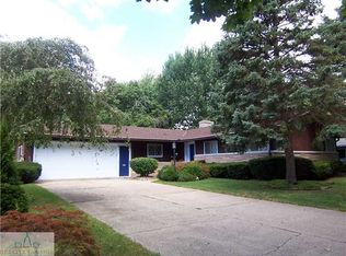 412 Meadowview Dr, Saint Johns, MI