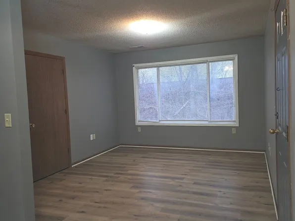 3207 12th Ave, 3207 12th Ave APT F, Council Bluffs, IA 51501