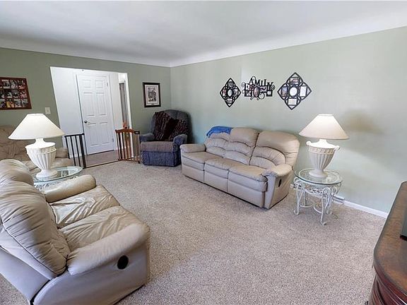 3rd image of 1787 Lancaster Dr