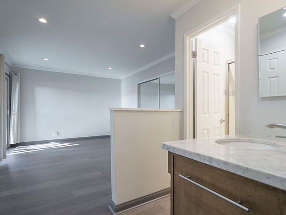 5th image of 2830 Lakeridge Ln
