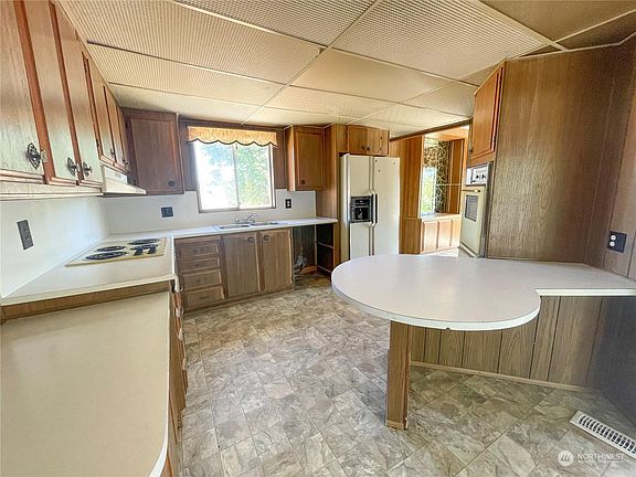 5th image of 646 Ellinor Ave