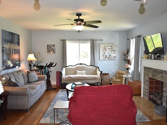 4th image of 25 Fairfax Dr