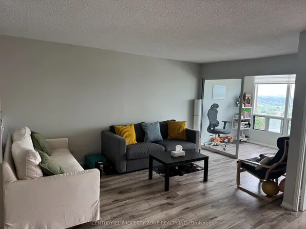 115 Hillcrest Ave #2015, Mississauga, ON L5B 3Y9