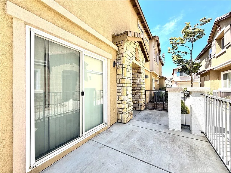 15637 Lasselle St — Photo 4