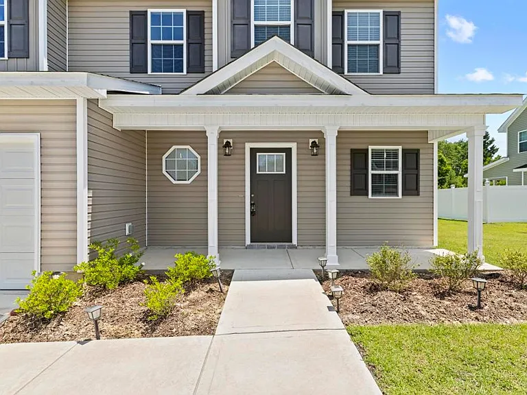 1109 Carteret Manor Dr — Photo 2