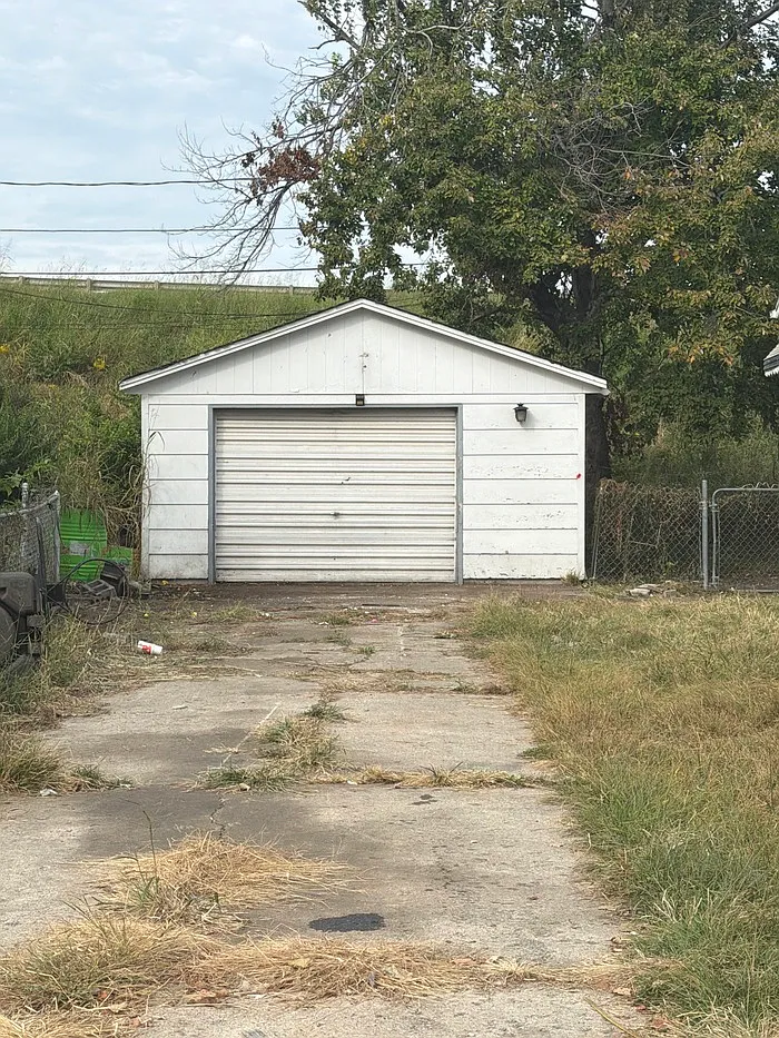 2 bed, 1.0 bath, $600 — Photo 3