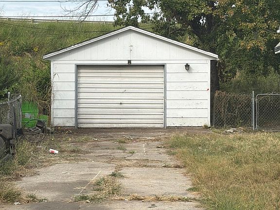 3rd image of 1619 Poplar St