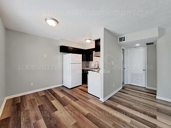 4th image of 160 W Blue Lick Rd APT 8