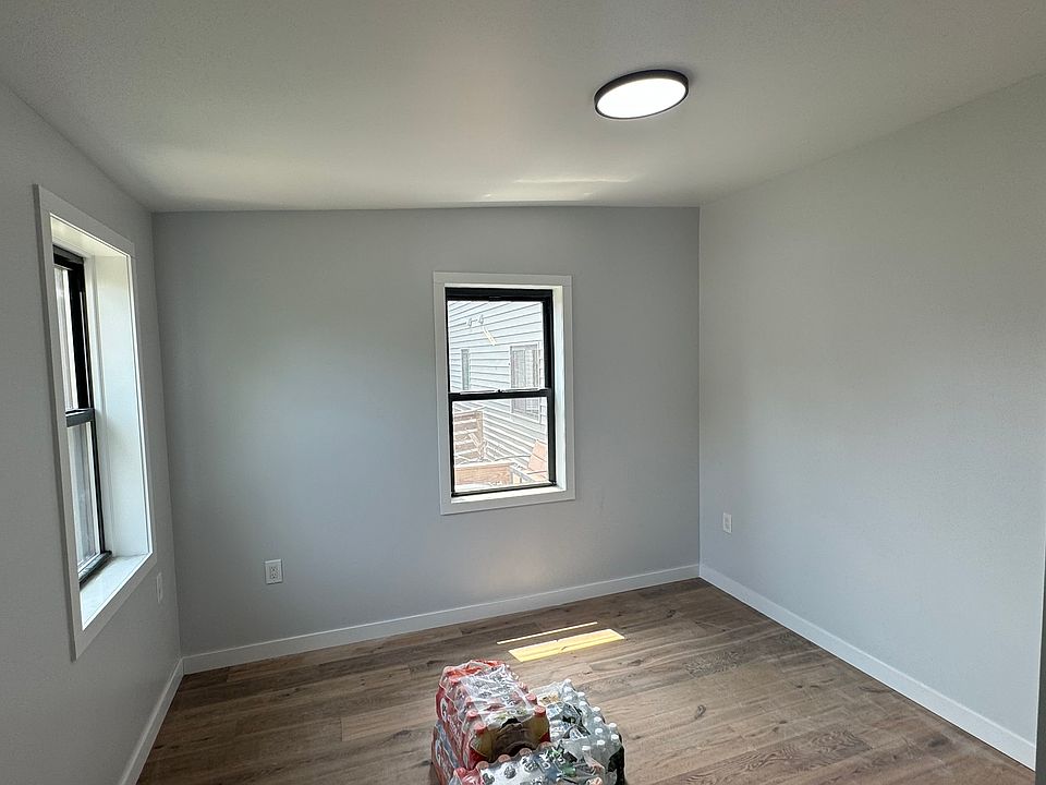 1st image of 521 Van Duzer St #1R