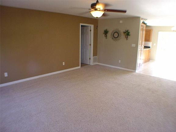 3rd image of 43 Fleetwood Dr