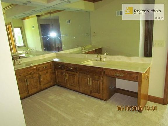 large master bath offers separate tub and shower; large walk-in