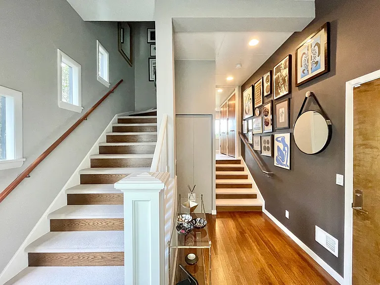367 Roosevelt Way — Photo 2