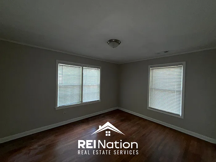 3 bed, 1.0 bath, 1602 sqft, $1,345 — Photo 2