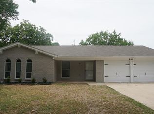 2011 Sexton Dr, Arlington, TX 76015