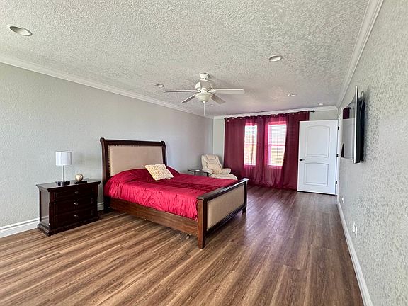 3rd image of 130 Ridge Dr Room 5