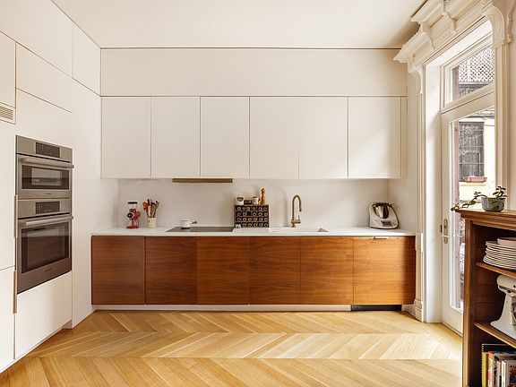 5th image of 240 Saint Johns Pl APT 1