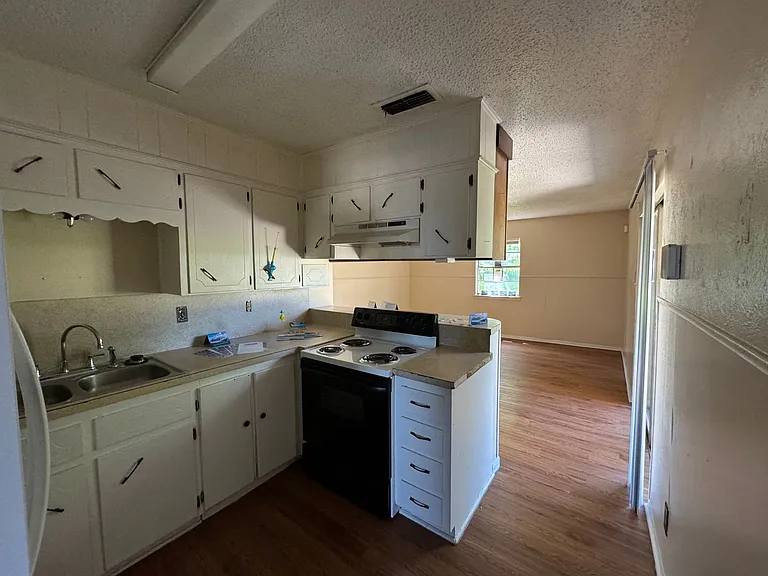1526 Leader Dr — Photo 13