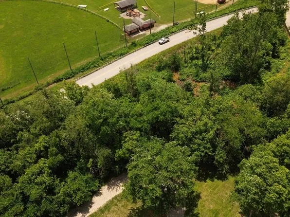 26th St, Bellaire, OH 43906