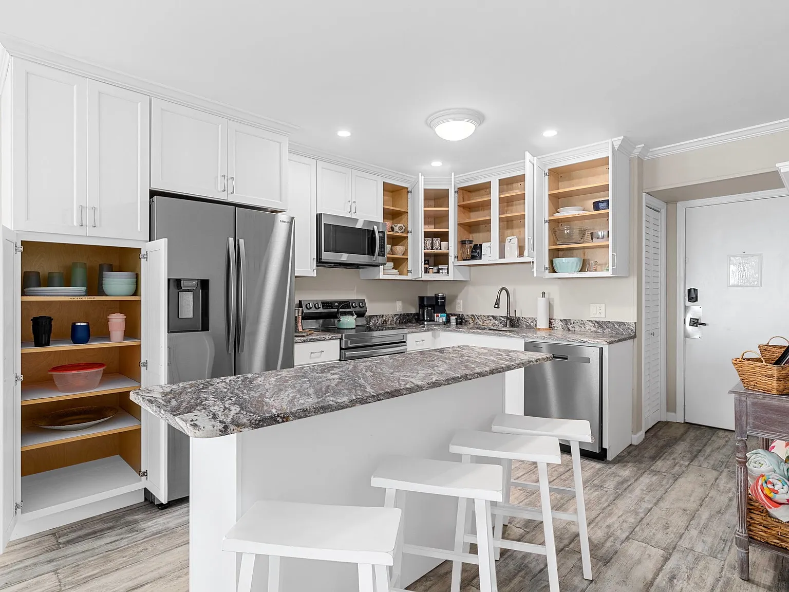 2 bed, $3,000 — Photo 3