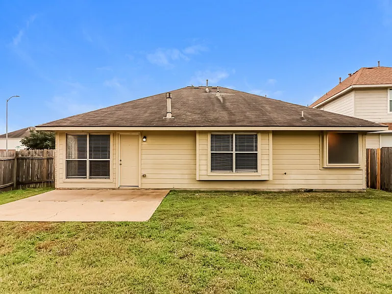 21502 Broadstone Dr — Photo 16