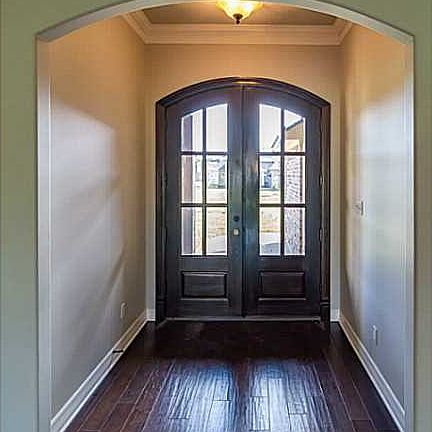 4th image of 703 Bandera Dr